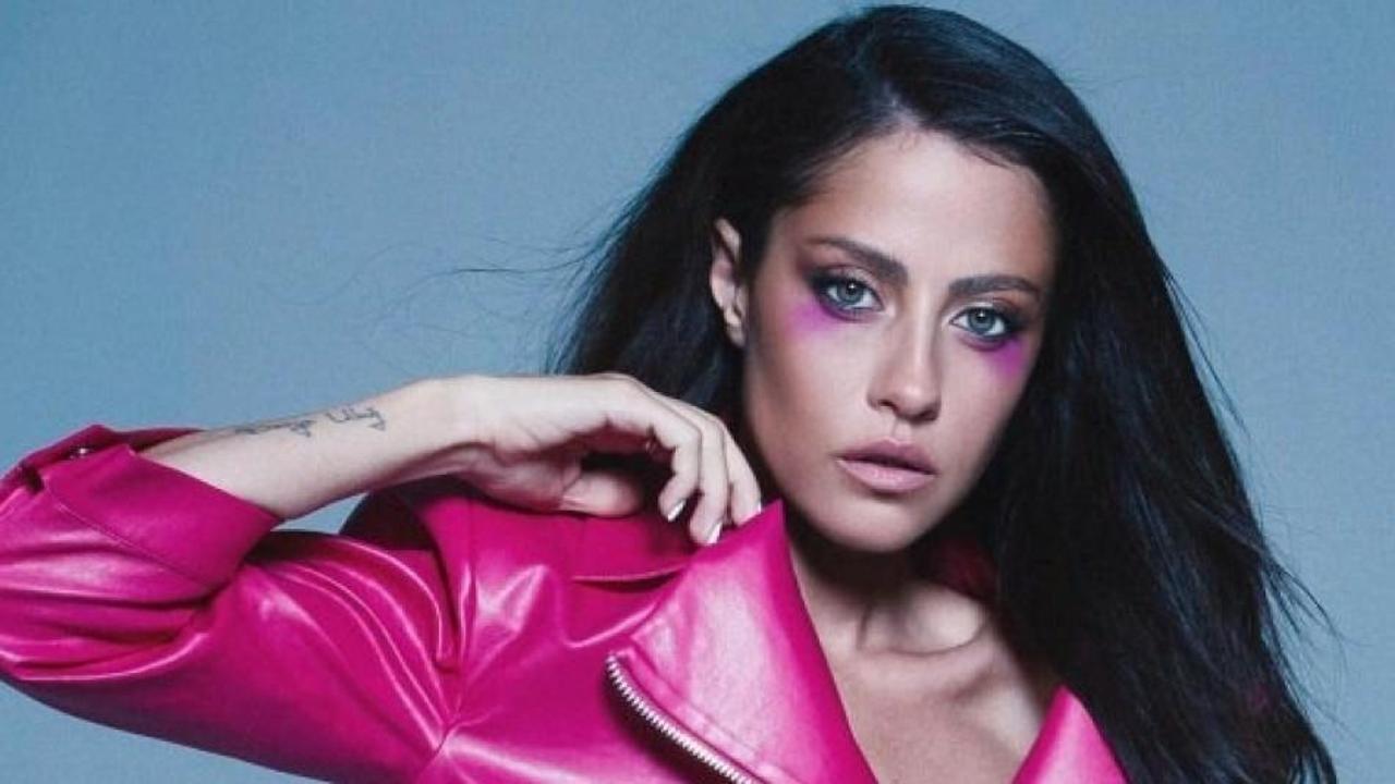 Derya Uluğ'dan takip&ccedil;isine futbol ayarı!