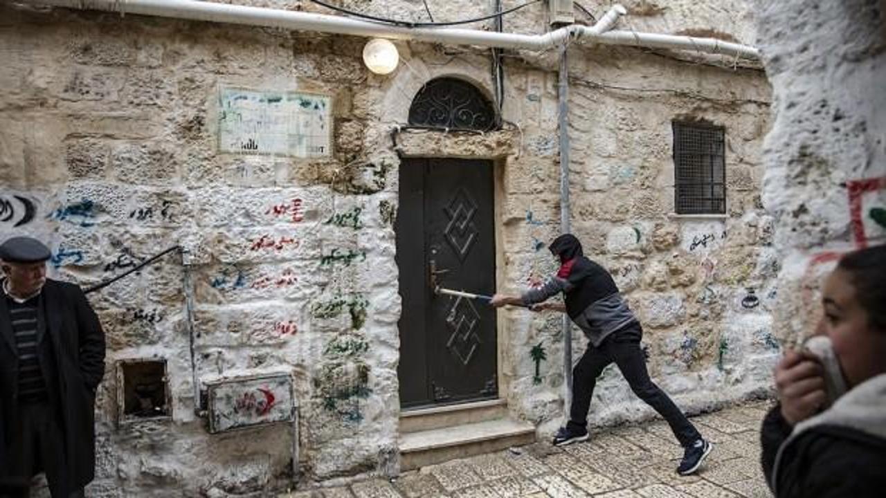 Yahudi işgalciler Kudüs'te Filistinli ailenin evine el koydu