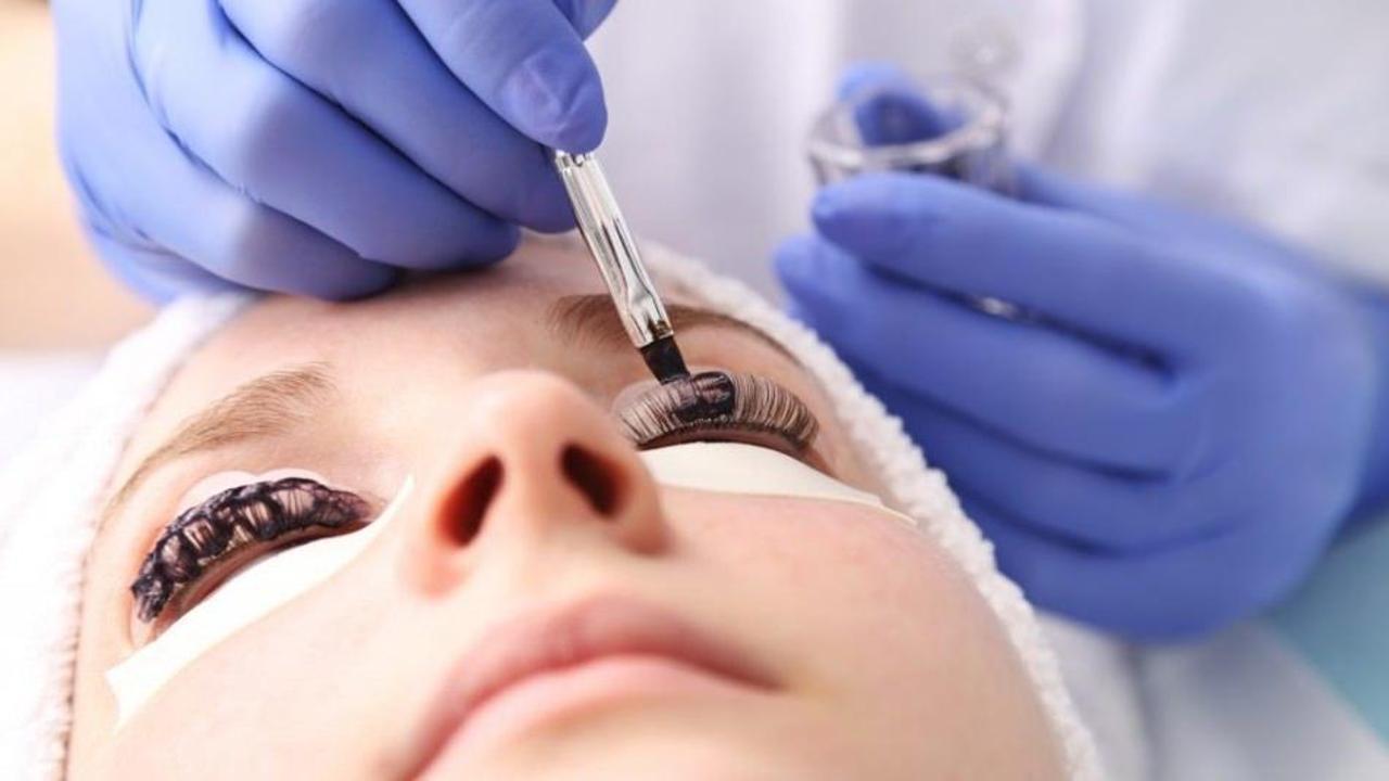 Kirpik lifting nedir? Kirpik lifting nasıl uygulanır? Kirpik lifting zararlı mı?