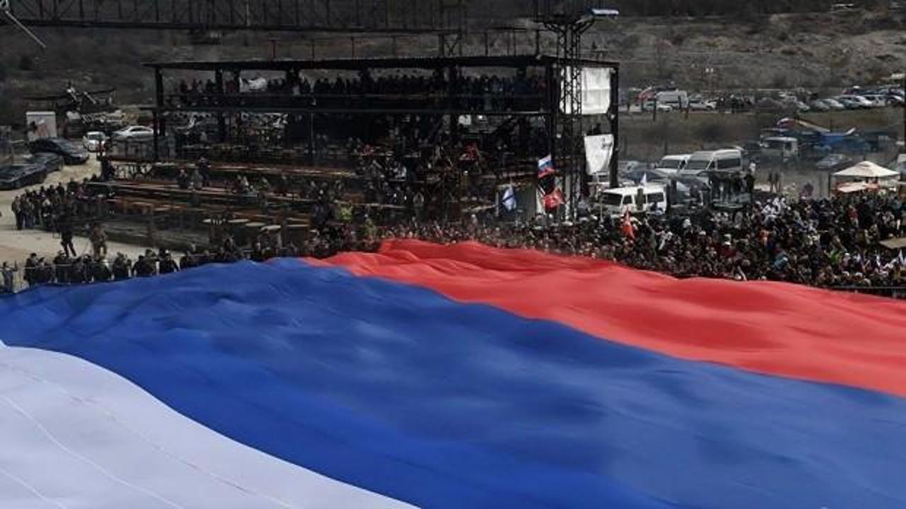 Rekor kıran Rus bayrağı, Kırım'da açıldı
