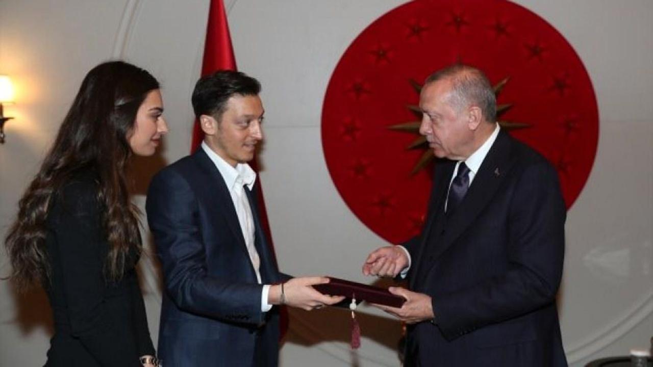 Amine Gülşe ile Mesut Özil'den Erdoğan'a nikah şahitliği talebi