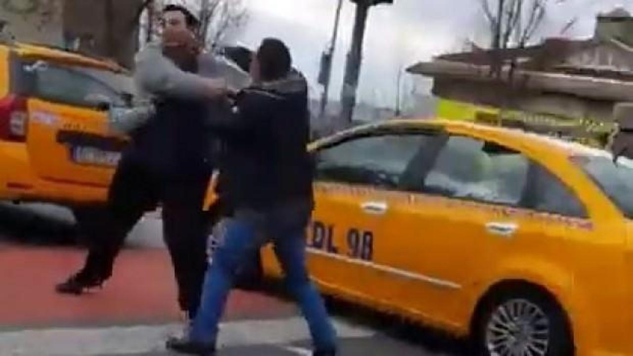 İstanbul'da taksicilerin yumruk yumruğa kavgası