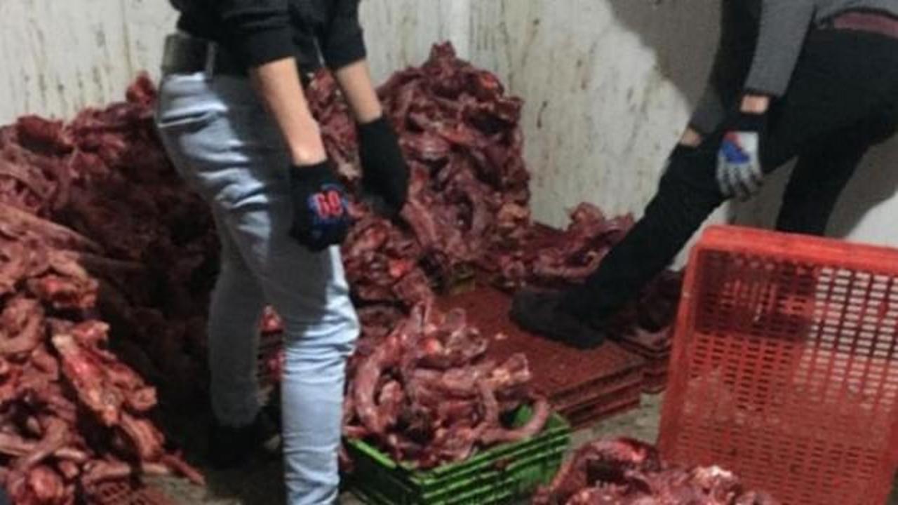 Mersin'de 1 ton kaçak kesilmiş tavuk eti ele geçirildi