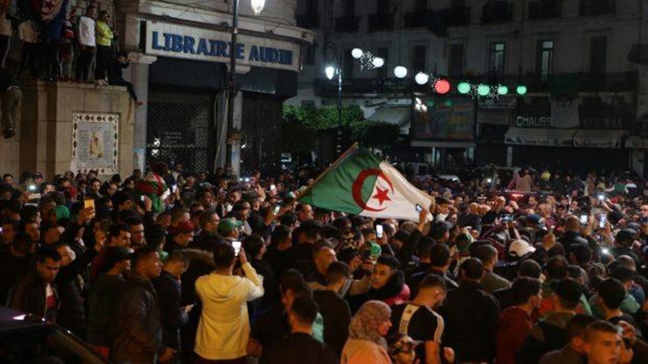Cezayirliler tekrar sokağa çıkıyor: Üç B gitmeli!
