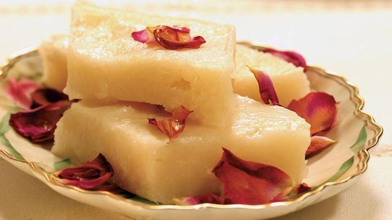 Enfes G&uuml;llabiye tatlısı nasıl yapılır?