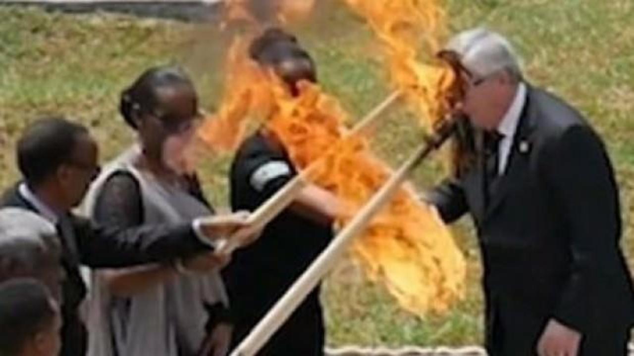 AB Komisyonu Başkanı Juncker az kalsın First Lady'i yakacaktı