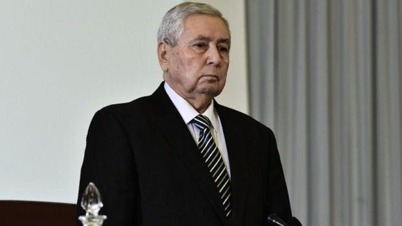 Cezayir'de geçici cumhurbaşkanı belli oldu