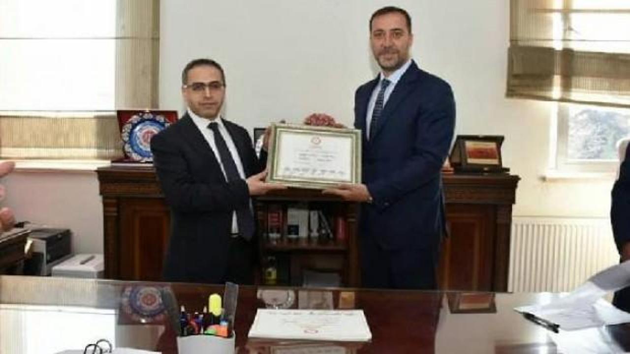 İstanbul'un tek MHP'li belediye başkanı mazbatasını aldı