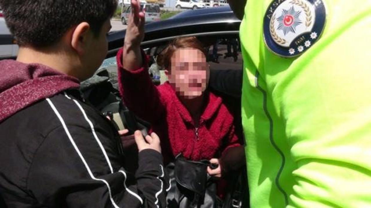 Pes dedirten olay! Yayaya &ccedil;arptı arabası i&ccedil;in ağladı&hellip;