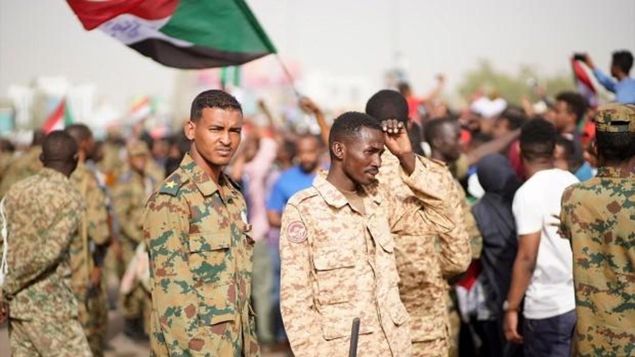 Sudan'da muhalefet ısrarcı! Hemen devredin
