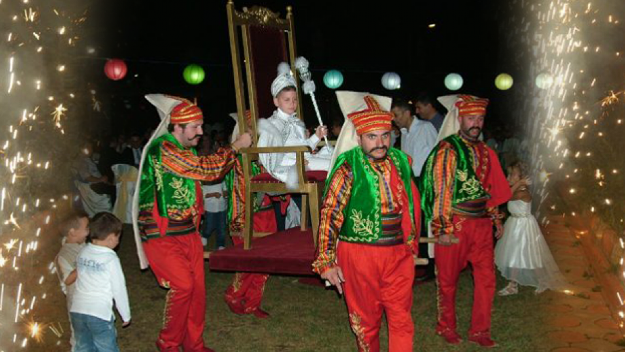 S&uuml;nnet kınası nedir? S&uuml;nnet kınası nasıl yakılır?