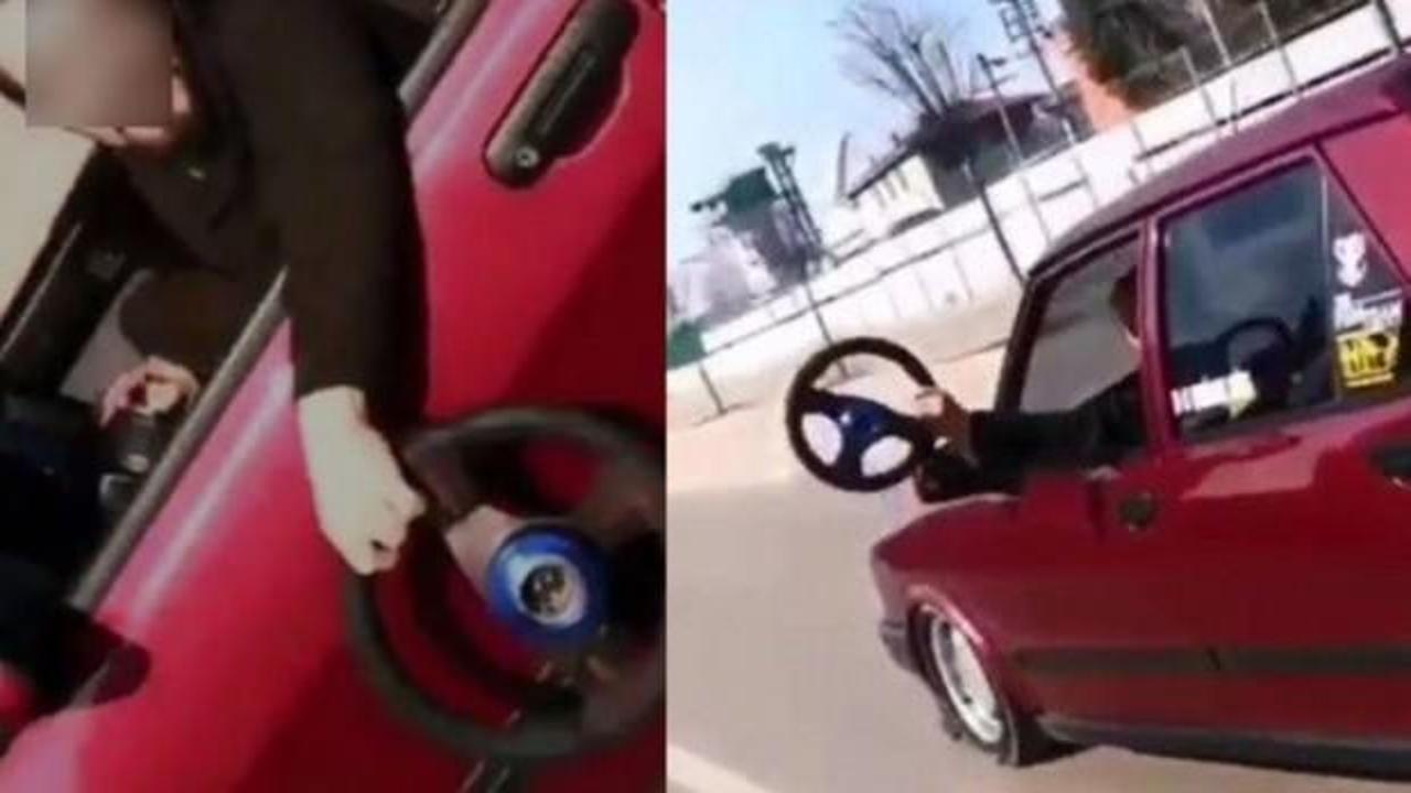 Akan trafikte aracın direksiyonunu s&ouml;kt&uuml;ler!