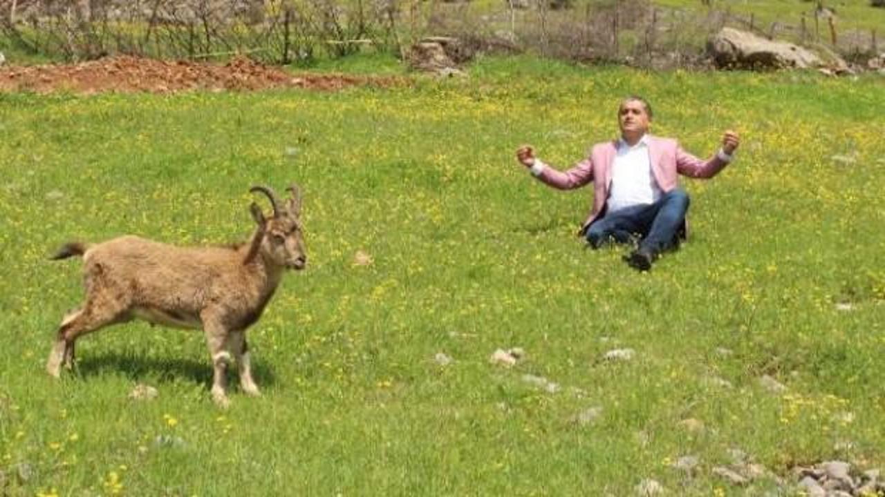 T&uuml;rk&uuml;c&uuml; Aydın Aydın, dağ ke&ccedil;isiyle klip &ccedil;ekti