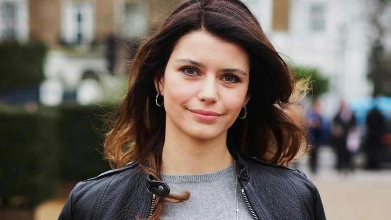 Beren Saat'in makyajsız fotoğrafı sosyal medyanın g&uuml;ndemine oturdu!