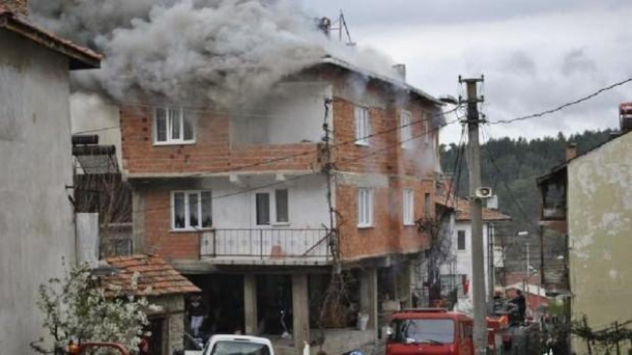 Bursa'da 3 katlı binada yangın