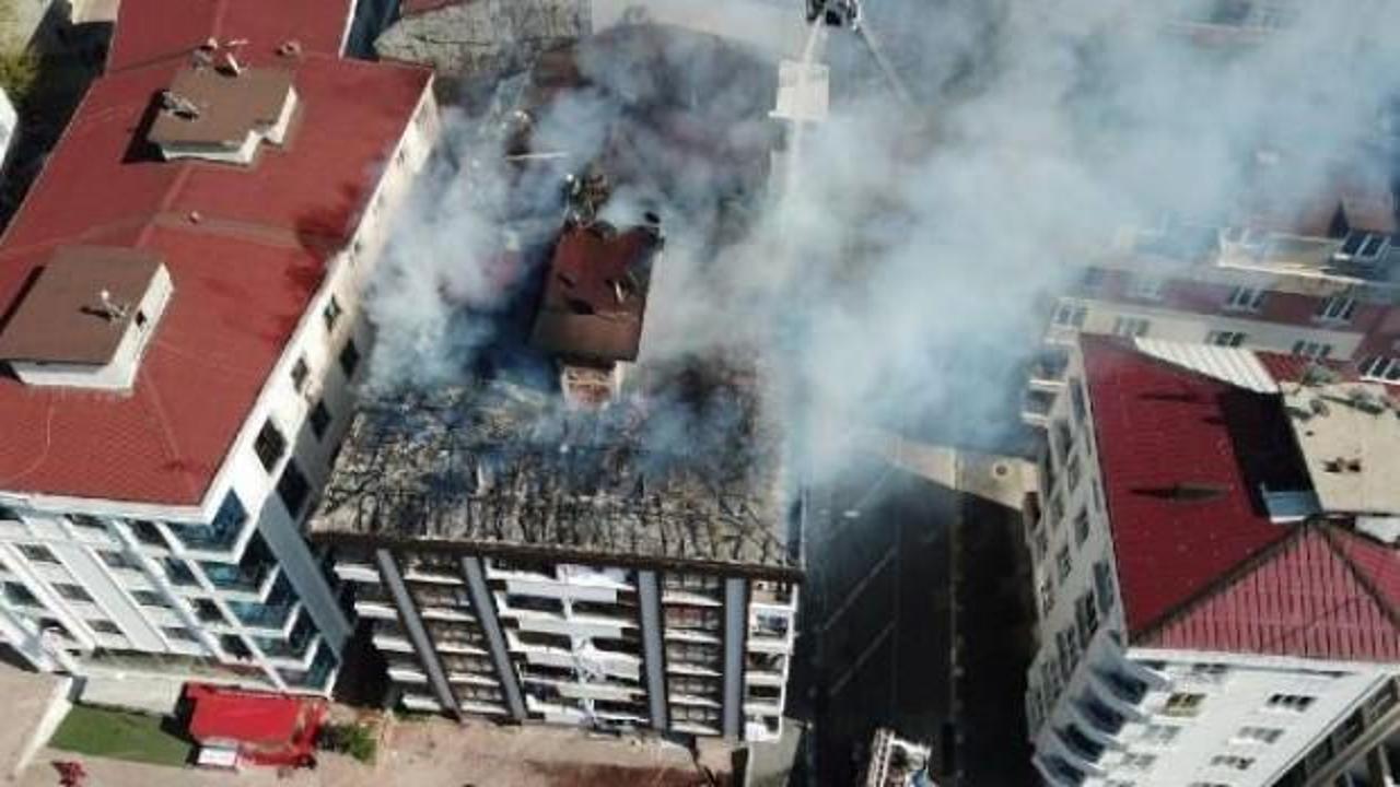 Esenyurt'ta bir binanın çatısında yangın çıktı
