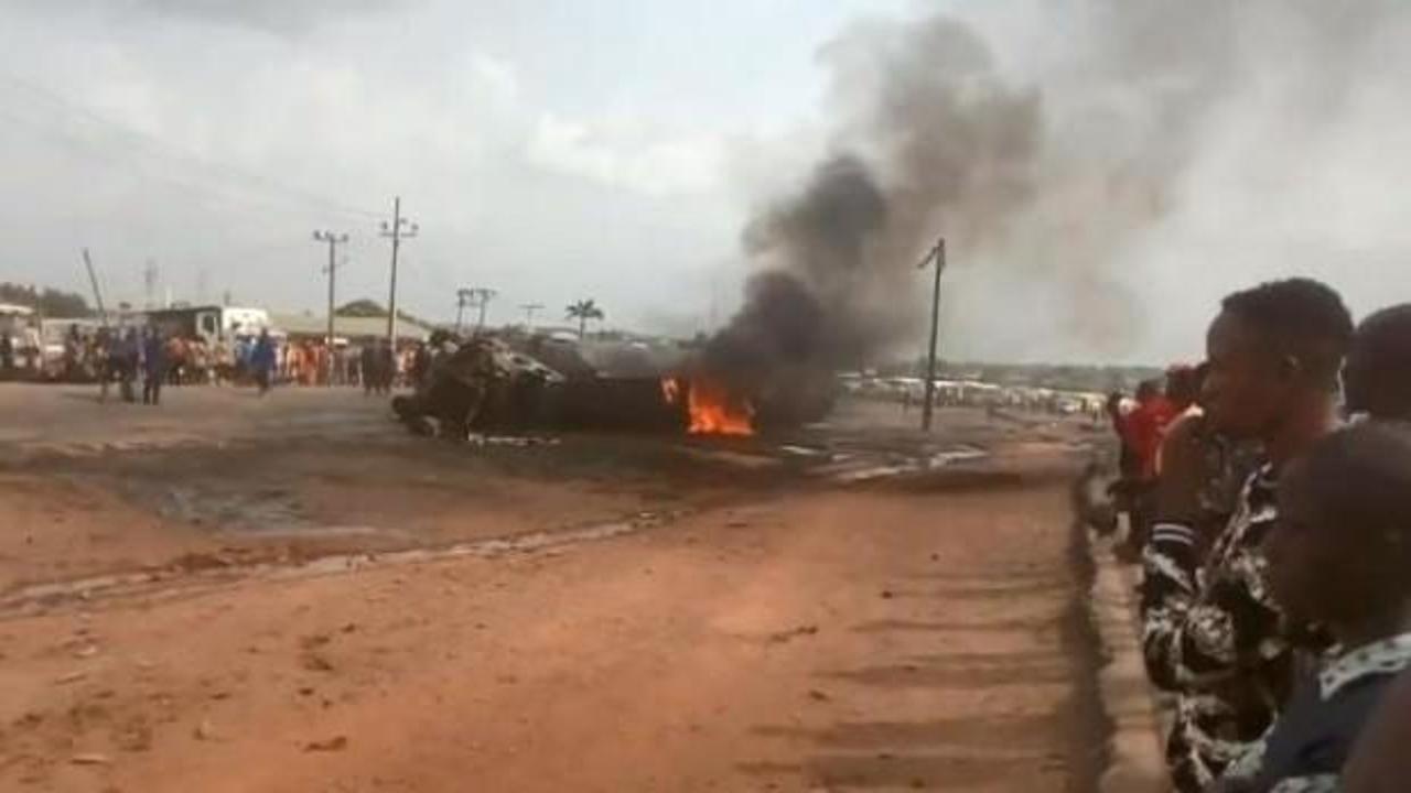 Nijerya’da yakıt taşıyan tanker patladı 2 ölü