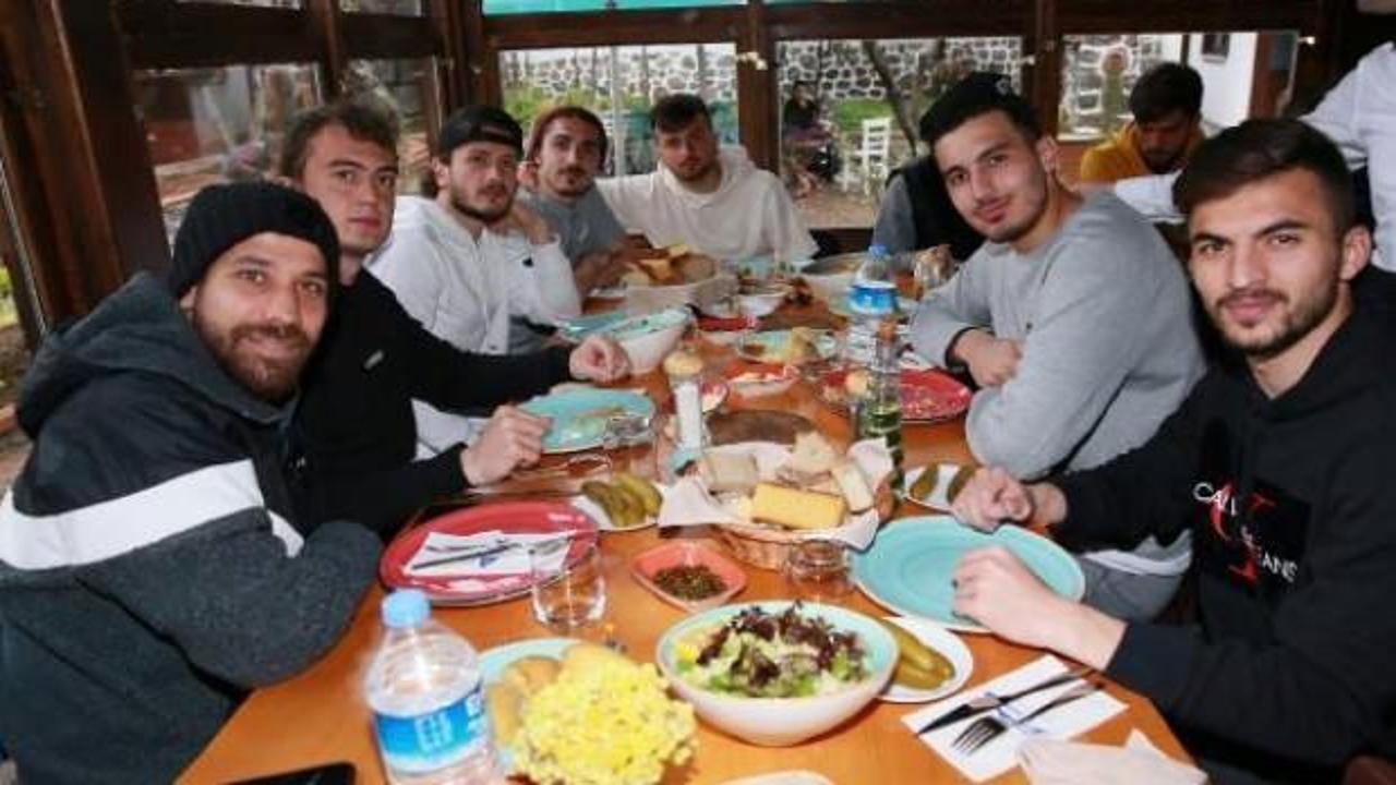 Trabzonspor’da futbolcular yemekte buluştu