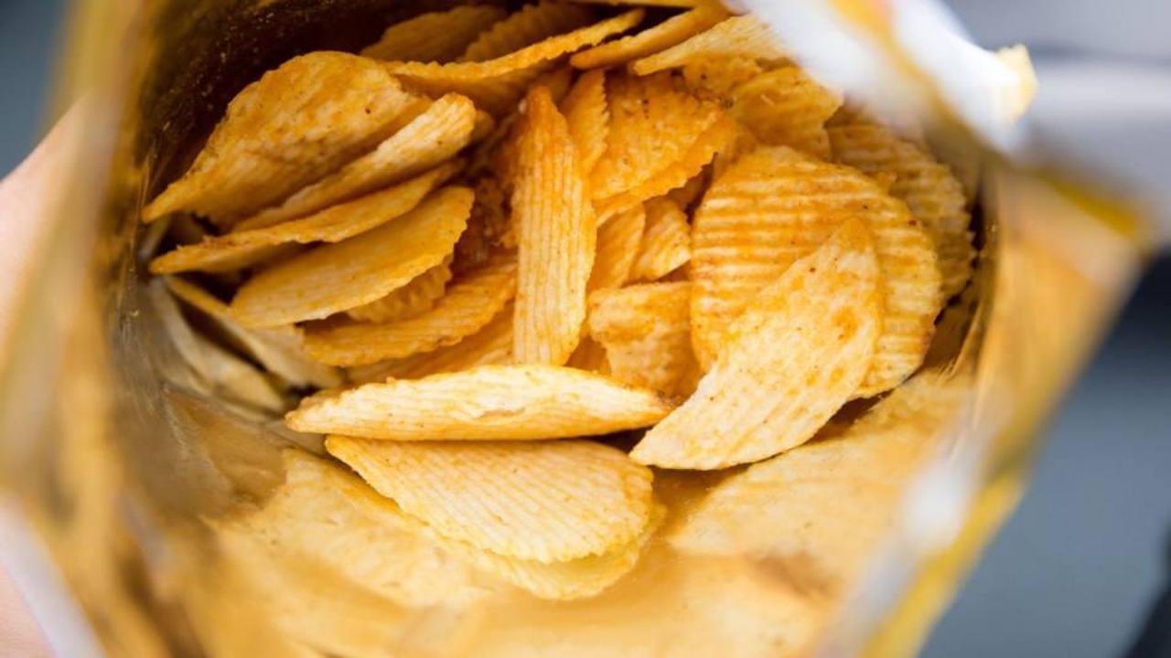 Cips yemek kilo aldırır mı?  Ev yapımı diyet çıtır cips tarifleri
