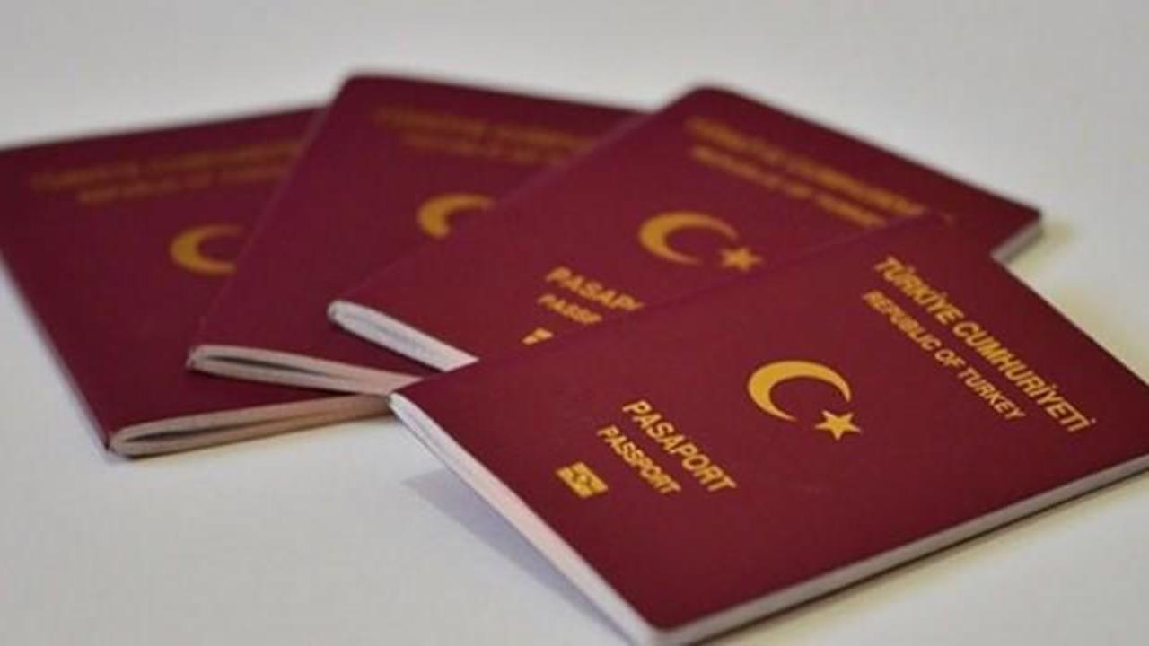 Dört kişi sahte Türk pasaportuyla yakalandı