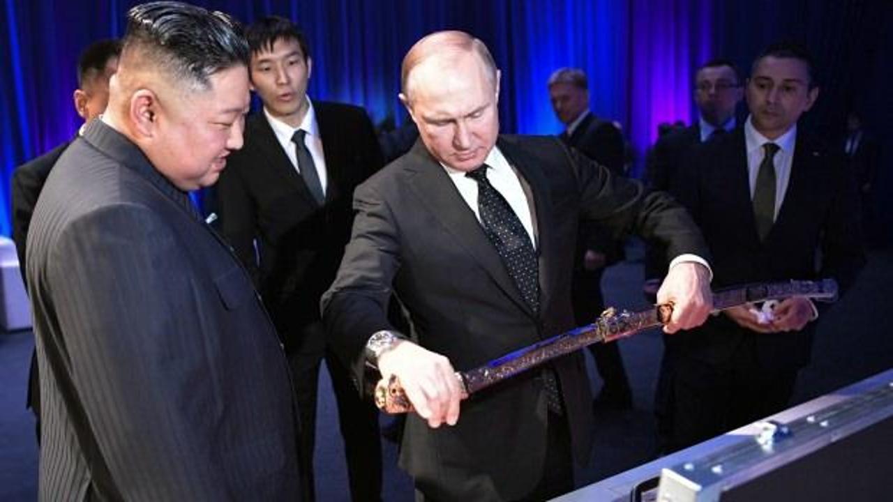 Putin cebine 1 ruble iliştirip, kılıcı satın aldı! Gerçek ortaya çıktı