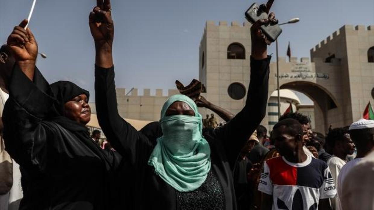 Sudan'da parti toplantısını bastılar! 64 yaralı