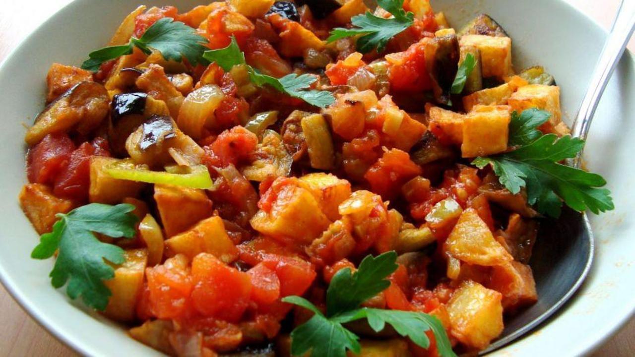 Enfes şakşuka nasıl yapılır?