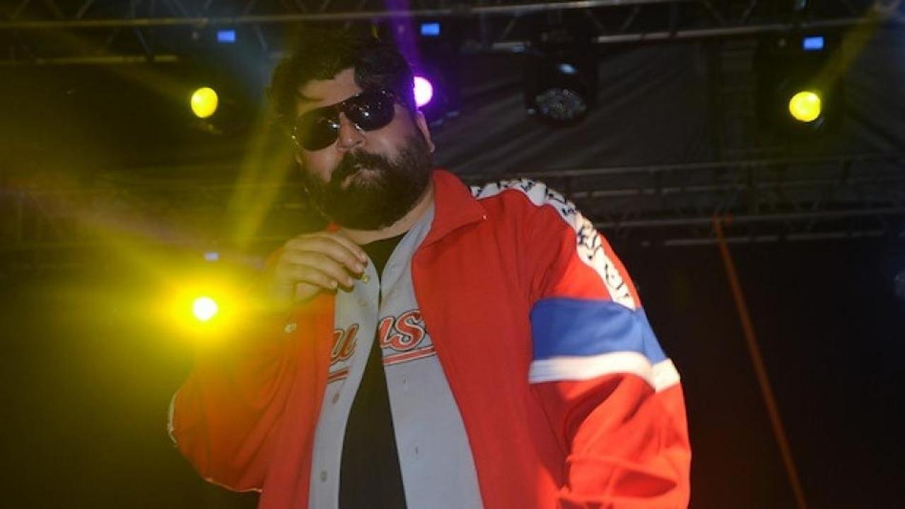 Eypio sahneye &ccedil;ıkarken yuhalandı!