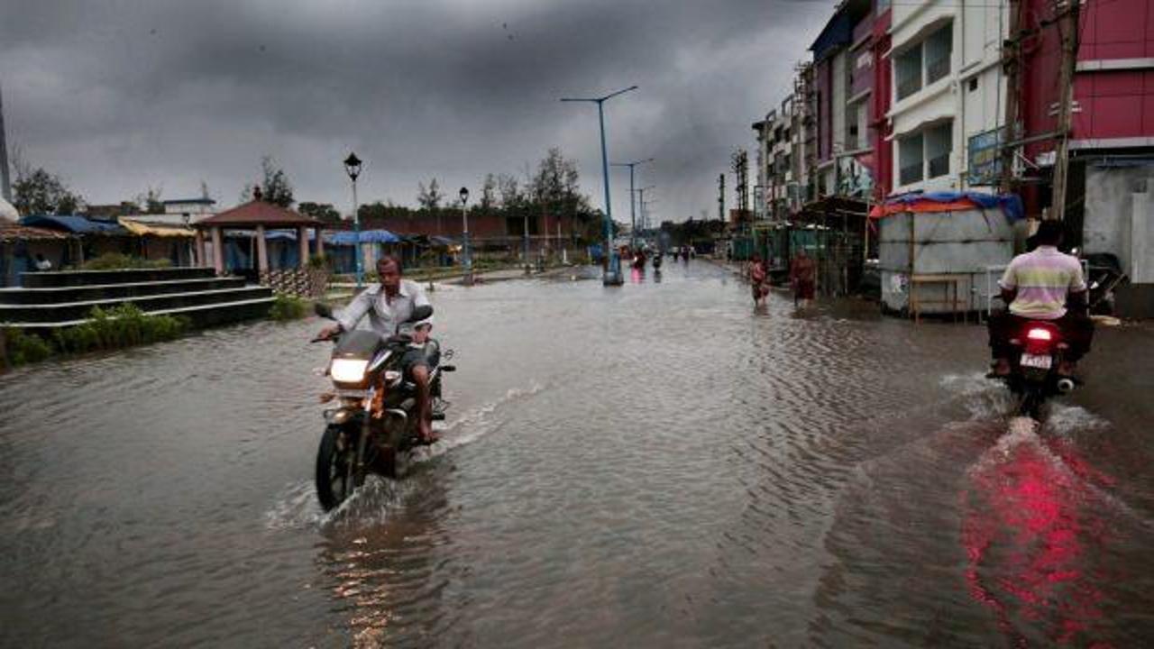 Fani Kasırgası 9 &ouml;l&uuml;me yol a&ccedil;tı 