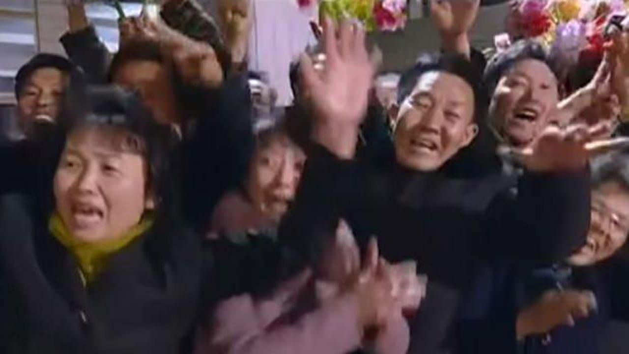 Kuzey Kore lideri gözyaşlarıyla karşılandı