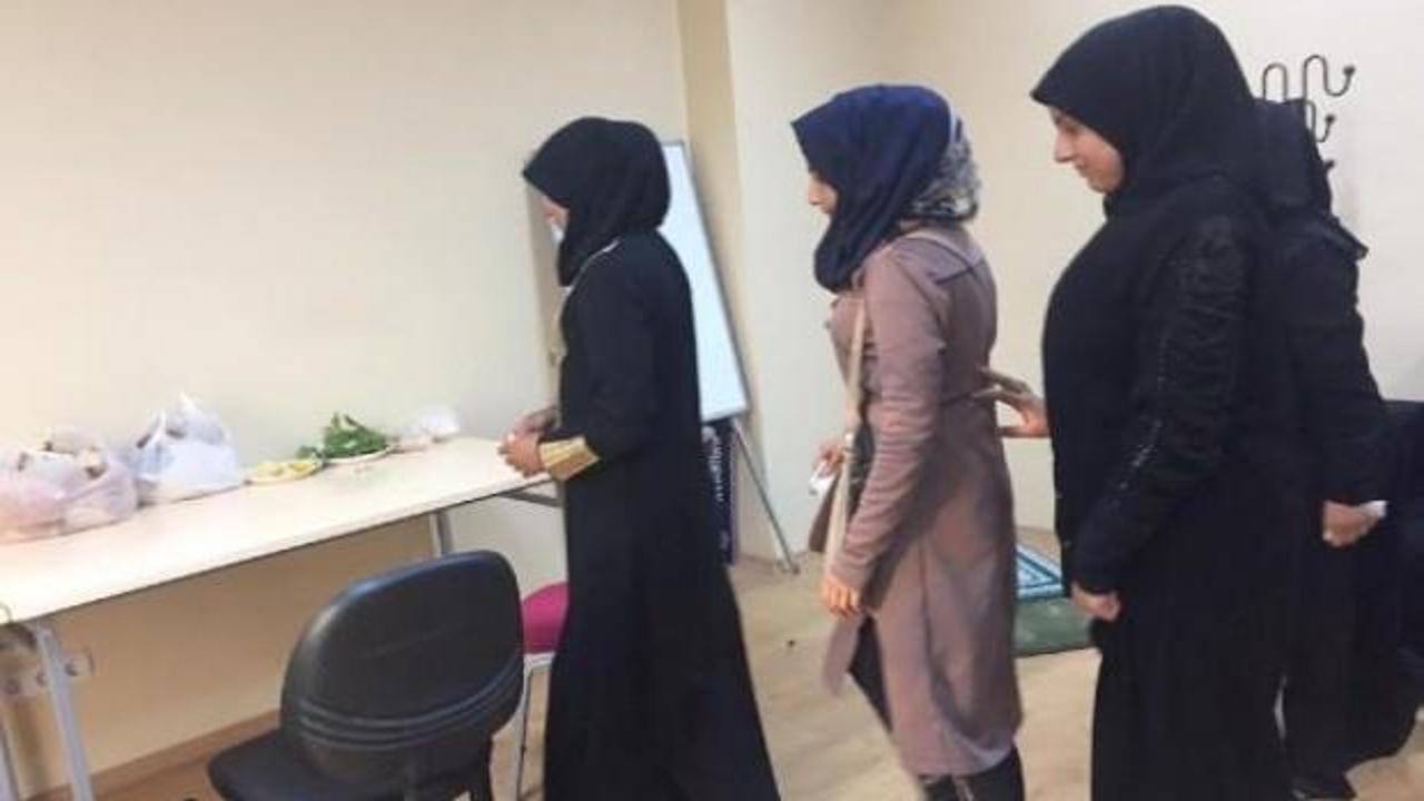 Polis ş&uuml;phelendi, durdurdu! 5 kız yakalandı...