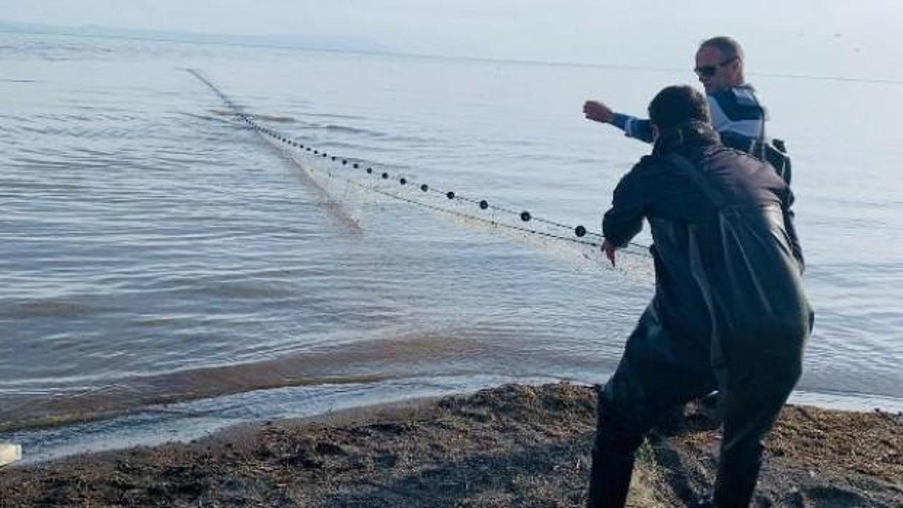 Van G&ouml;l&uuml;'nde yaşandı! 120 metre uzunluğunda...