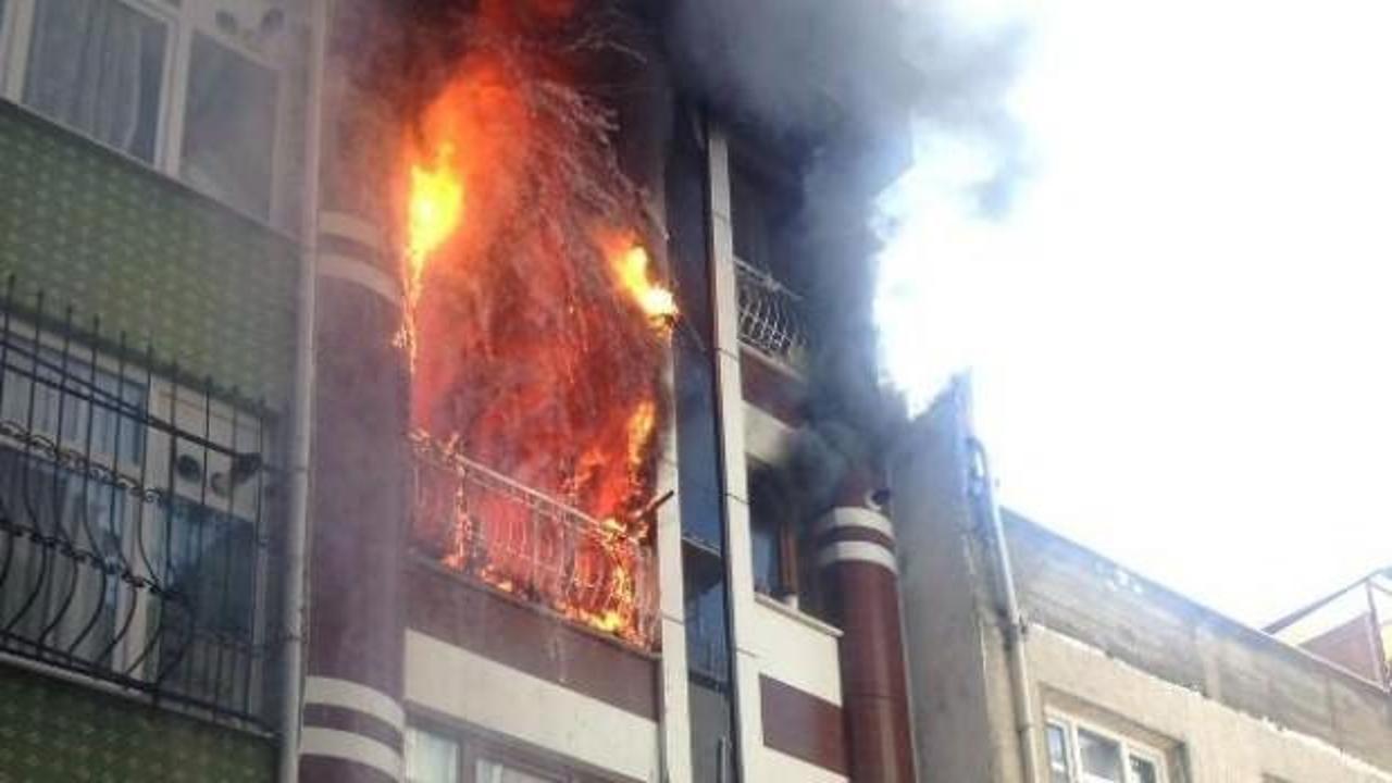 Bayrampaşa'da iki daire alev alev yandı