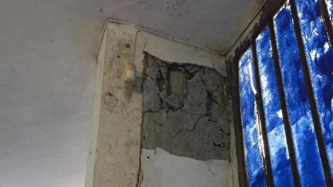 Esenler'de çatlaklar oluşan bina boşaltıldı