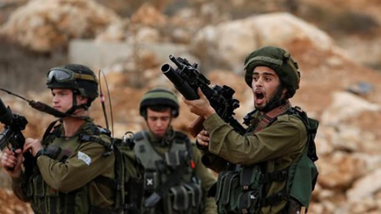 İsrail askerleri Filistinli bir aileyi darp etti 