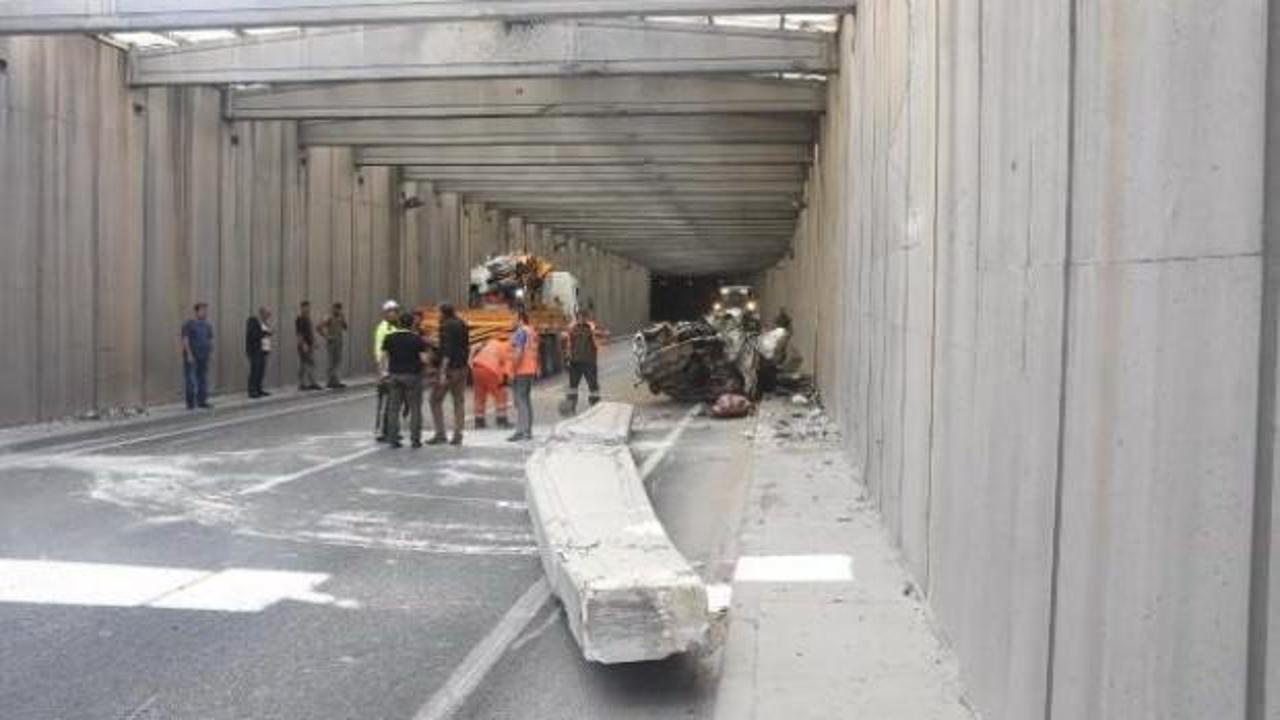 İzmir'de kirişi yıkılan alt geçit trafiğe kapatıldı