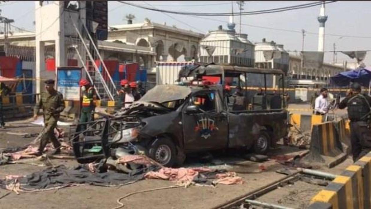 Pakistan'da patlama! 9 ölü 24 yaralı