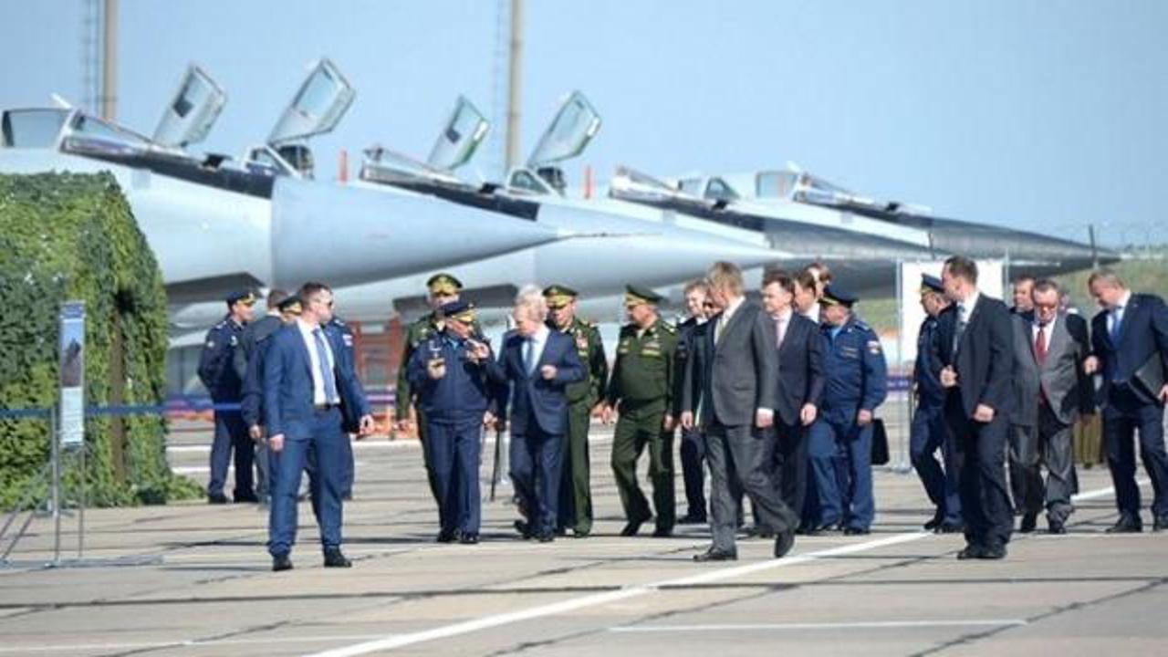 Putin'e Hipersonik Kinjal füzeli MiG-31 uçağı tanıtıldı