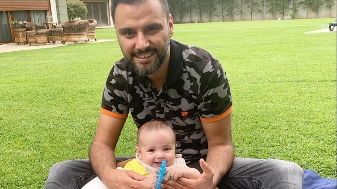 Alişan'dan oğlu Burak ile ilk yaz pozu!