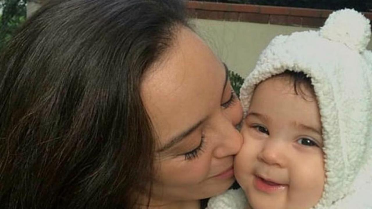 Azra Akın oğlu Demir ile alışverişte!