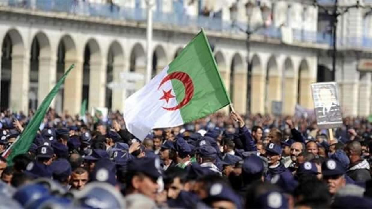 Cezayir'de cumhurbaşkanı adayı çıkmadı!