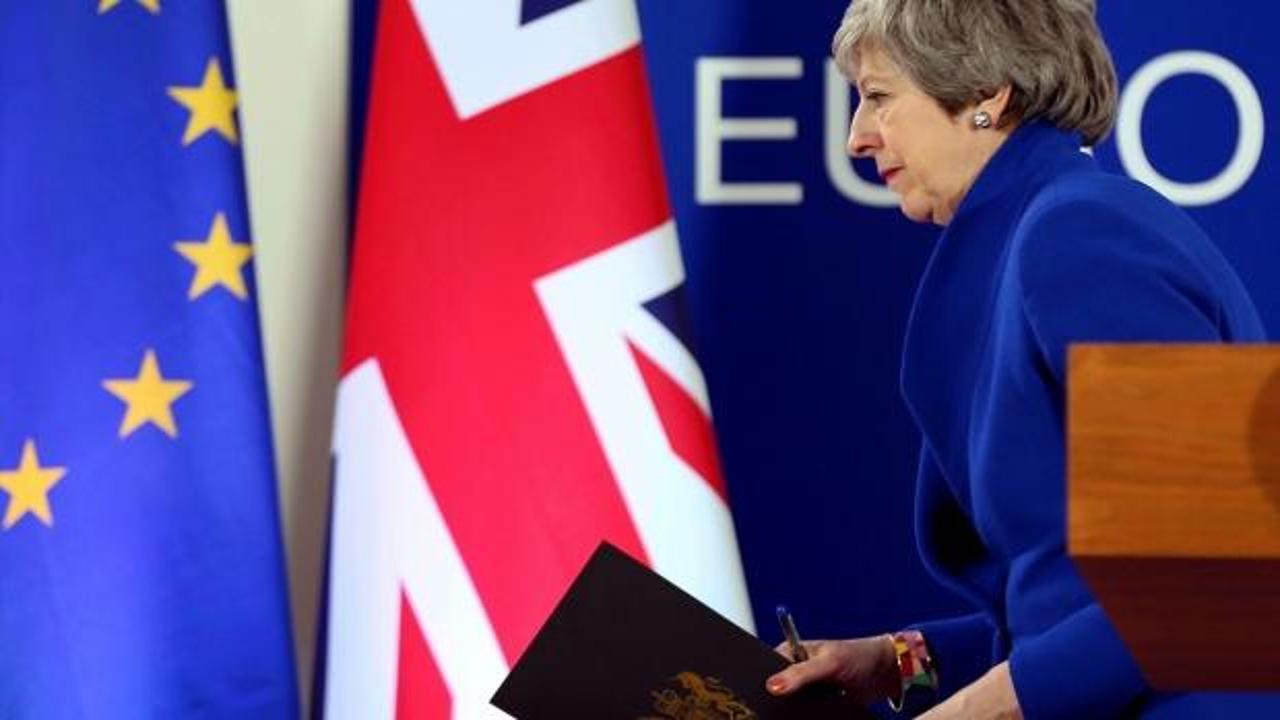 İngiltere'de yarış ısınıyor: Theresa May'in koltuğuna talep çok!