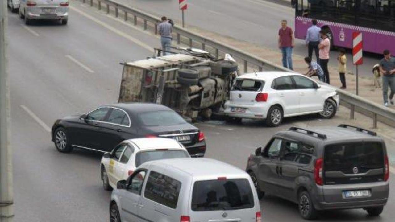 Kadıköy'de inanılmaz kaza! Trafik felç oldu