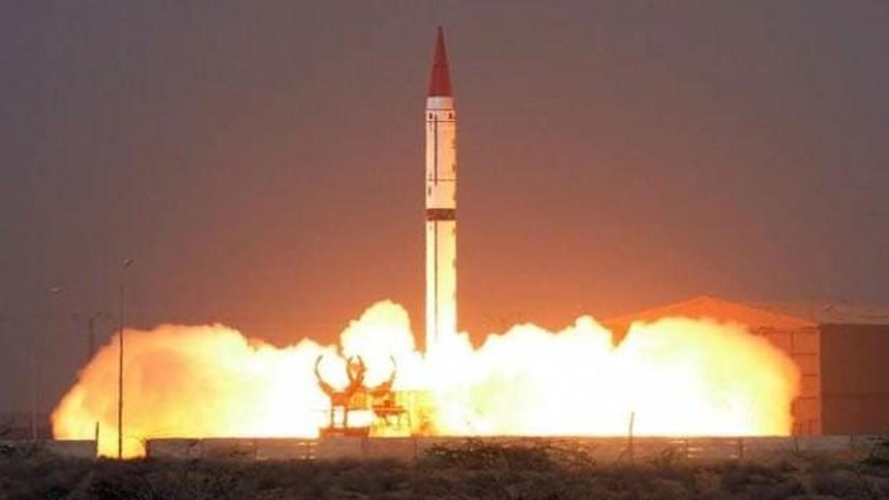 Pakistan nükleer başlıklı füzeyi fırlattı
