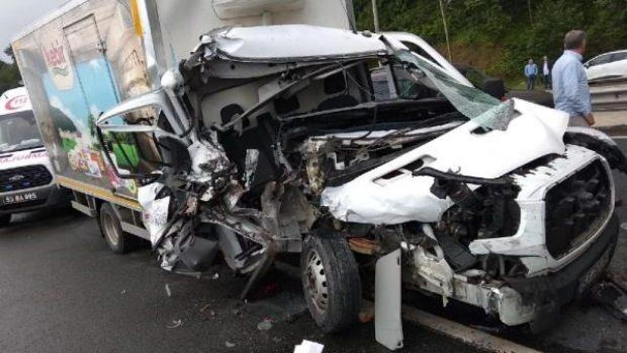 Rize'de iki kamyonet çarpıştı: 1'i ağır, 3 yaralı