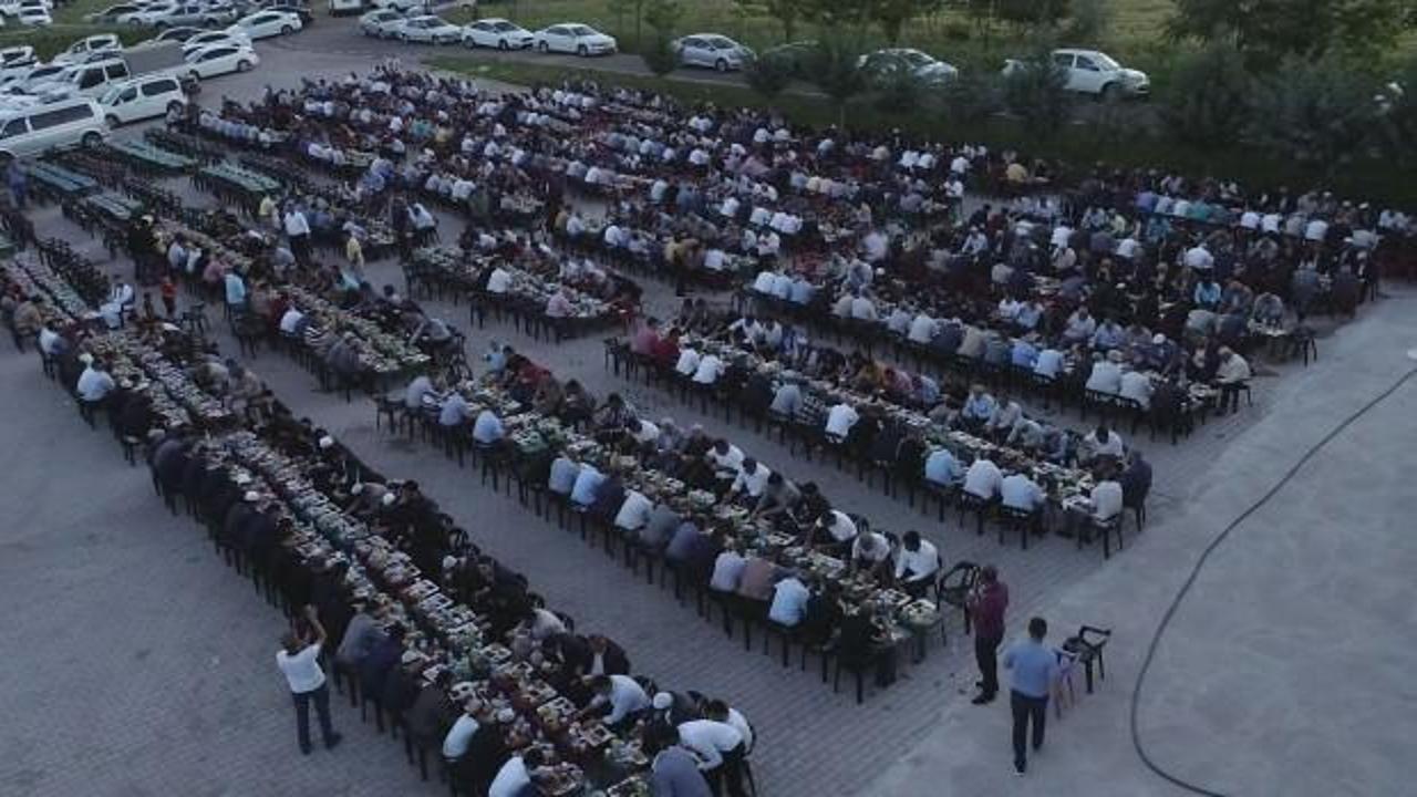 300 torunlu Hamo Ağa, 2 bin kişiye iftar yemeği verdi