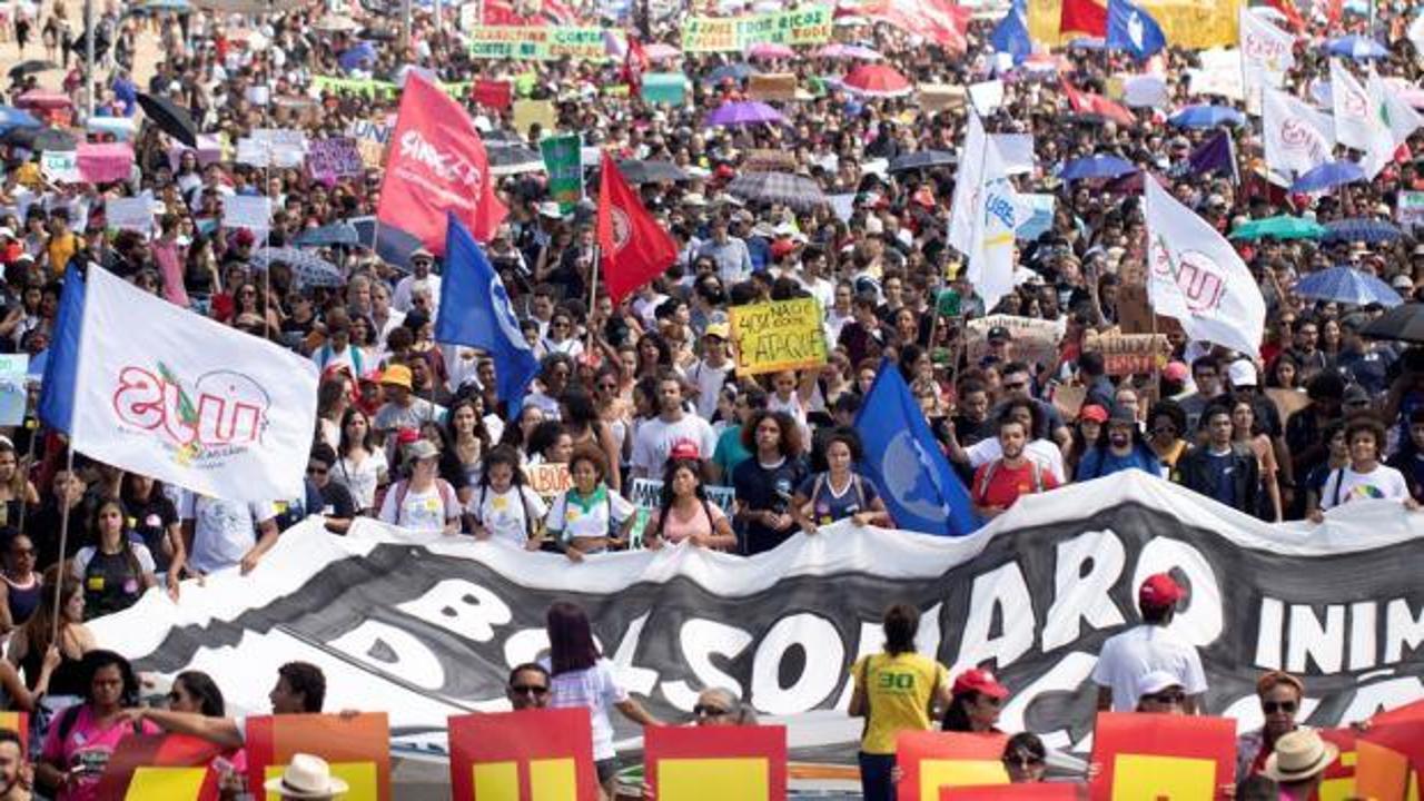 Bolsonaro'ya kötü haber! Yüz binlercesi sokakta