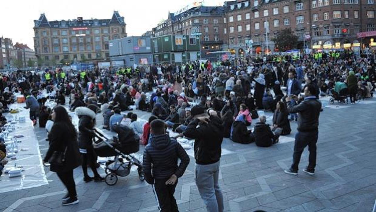 Danimarka'da çirkin provakasyon: İftar vakti Kur'an yaktılar