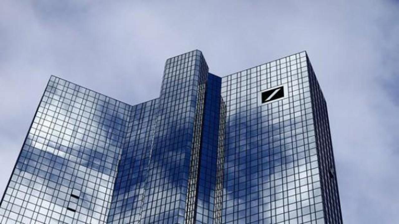 Deutsche Bank hisseleri tarihin en düşük düzeyine geriledi