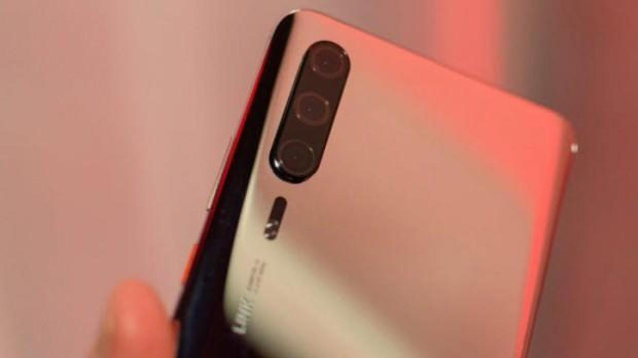 Google, Huawei'nin iki 'bomba' telefonunu listeden çıkardı